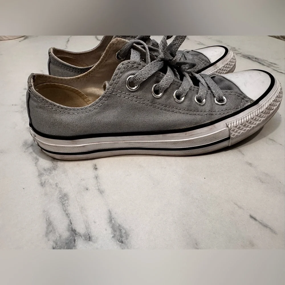 Converse sneakers, grey/ silver size 6